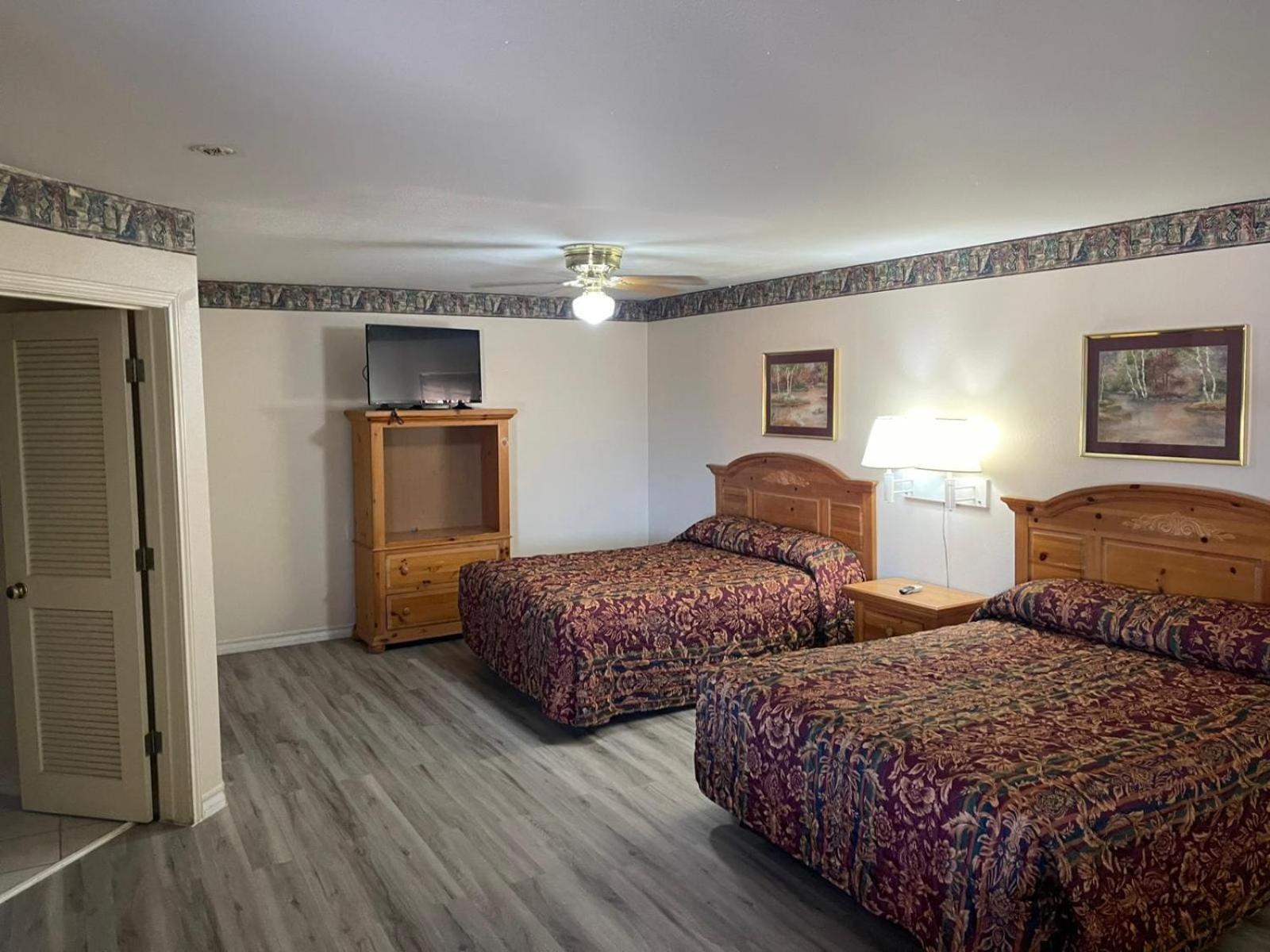 Lakeside Inn & Suites By Oyo Mathis I 37 Eksteriør bilde